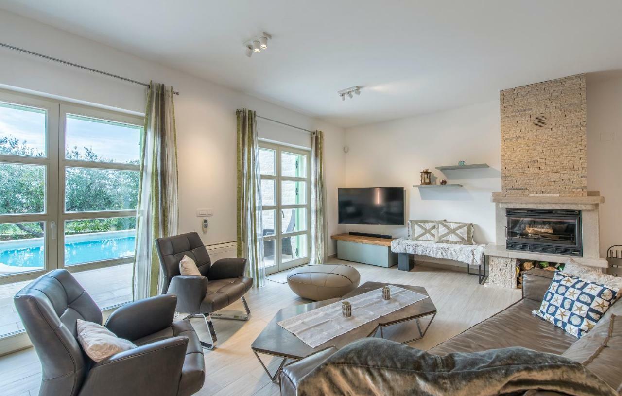 Design And Luxury Villa With Pool Kukci Exteriér fotografie